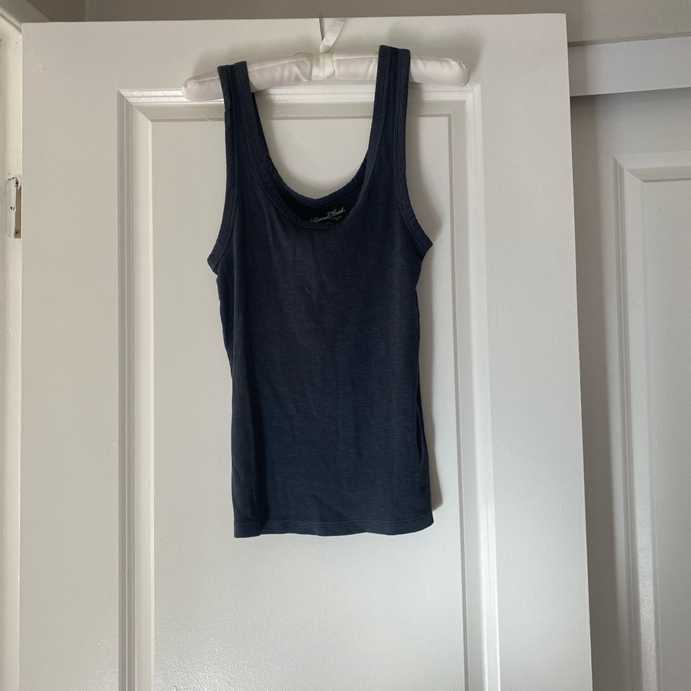 Universal thread basic navy tank